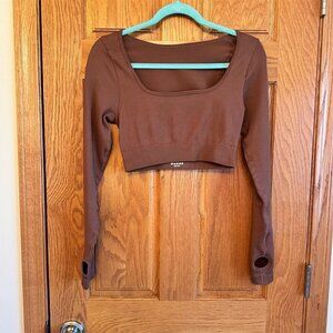 QQQ Women's Brown Ribbed Cropped Top Long Sleeve w/ Thumb Holes M